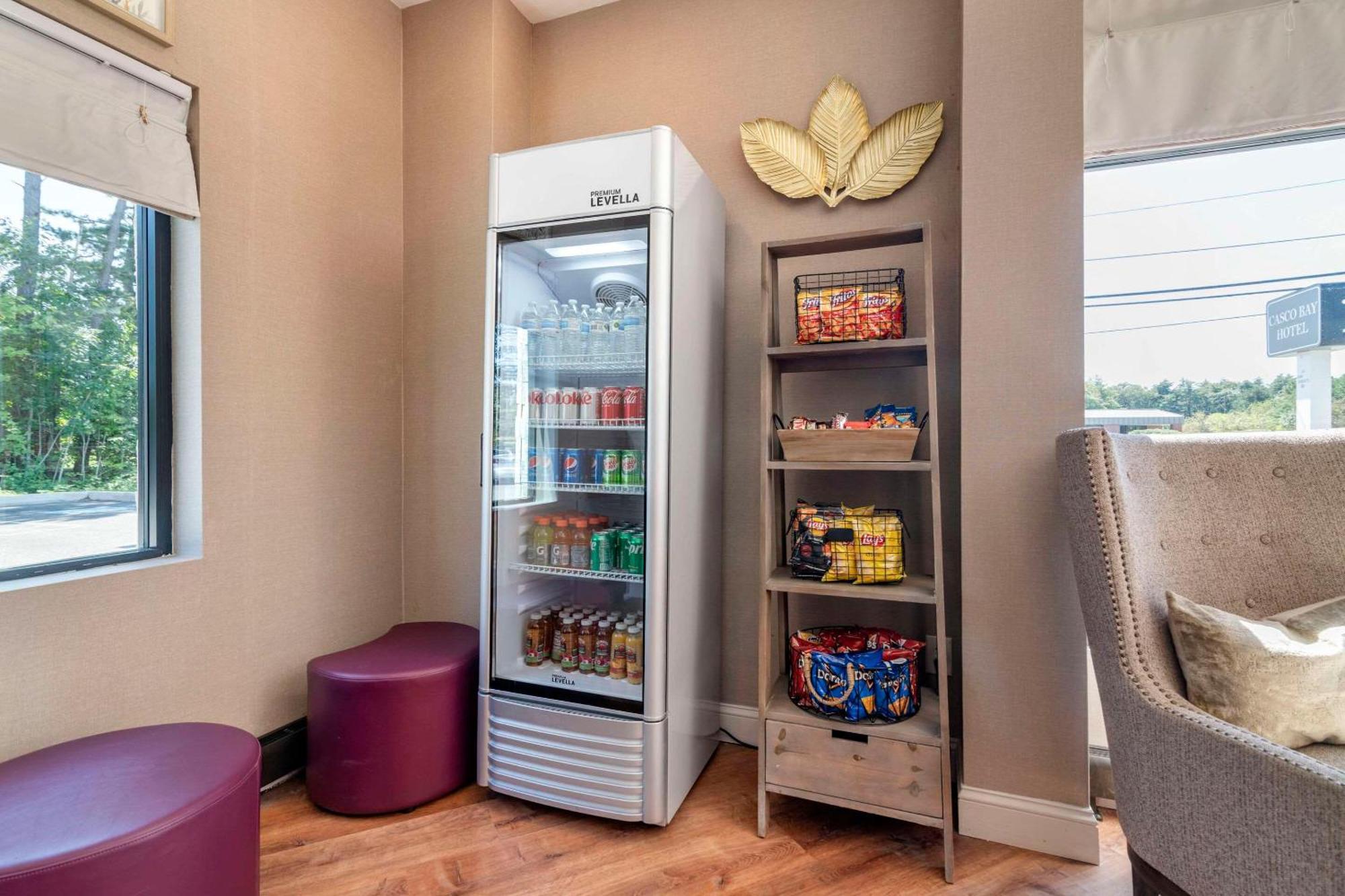 Casco Bay Hotel Portland Airport - Maine Mall, Ascend Hotel Collection South Portland Bagian luar foto